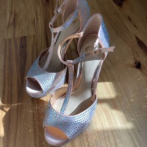 NWOT Rose Gold Gianni Bini Heels